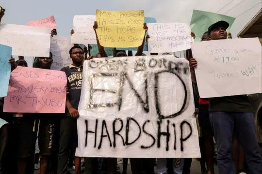 Nigeria ‘vật lộn’ với khủng hoảng tiền tệ và lạm phát tăng vọt