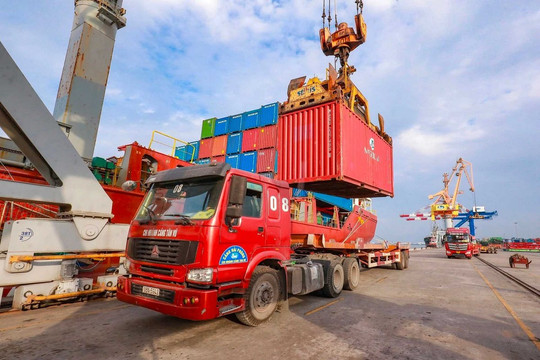 Thương mại Việt Nam - ASEAN tăng 35% trong tháng đầu năm 2024