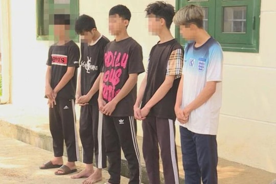 Bắt giữ 5 thanh thiếu niên "quan hệ" với bé gái 12 tuổi