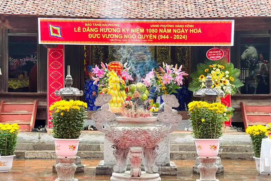 Dâng hương kỷ niệm 1080 năm Ngày hóa Đức Vương Ngô Quyền