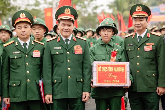 Thứ trưởng Bộ Quốc phòng dự Lễ giao nhận quân tại Nam Định