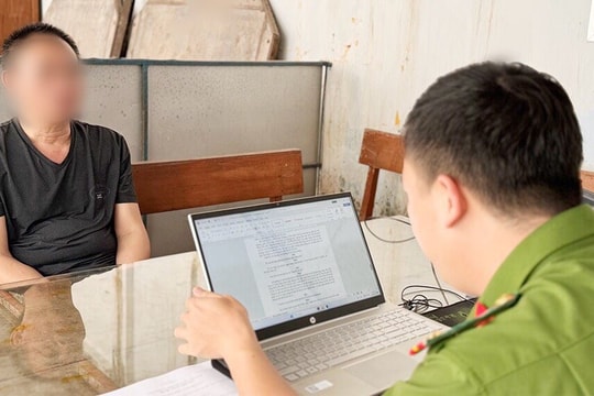 Thuê hai chiếc xe du lịch rồi đem bán