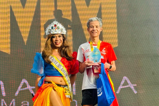 Người đàn ông Hà Giang giành giải nhất cuộc thi Marathon Manila quốc tế 2024