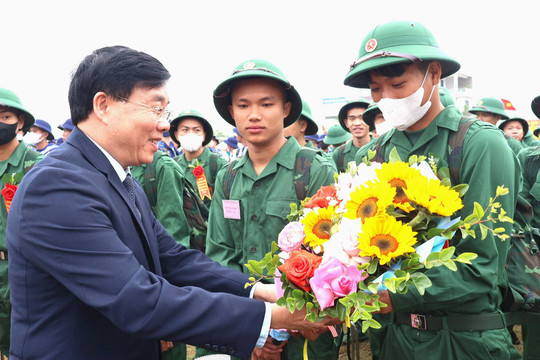 Nghệ An: Hơn 3.250 công dân hăng hái lên đường ngập ngũ