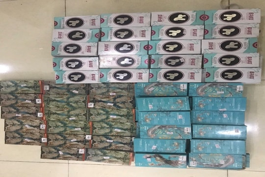 Thu giữ hơn 1.000 kính cường lực điện thoại không rõ nguồn gốc