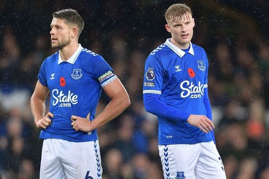 Everton kháng cáo thành công án phạt của Premier League