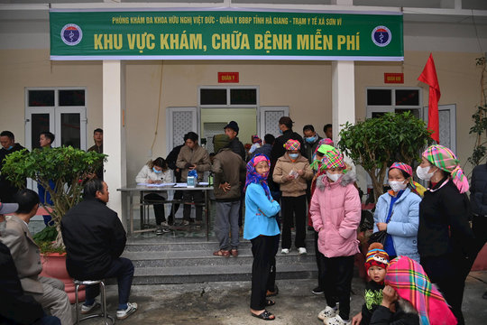 Nghĩa tình thầy thuốc nơi biên cương