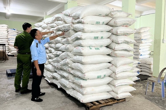 Tạm giữ 22 tấn đường kính trắng không rõ nguồn gốc