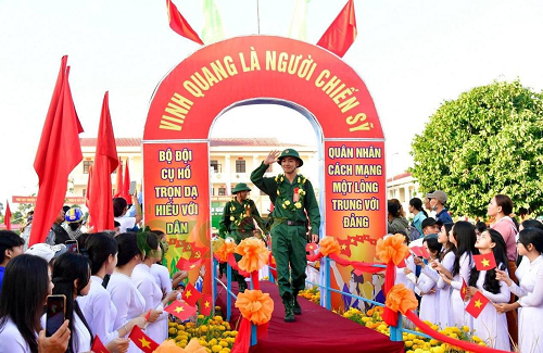 Hậu Giang đồng loạt diễn ra lễ giao, nhận quân năm 2024