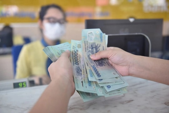 Tiền gửi người dân quay lại, lãi suất liên ngân hàng hạ nhiệt