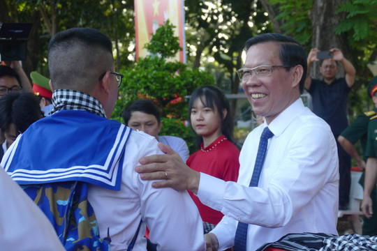 Thanh niên TP.HCM hăng hái lên đường nhập ngũ
