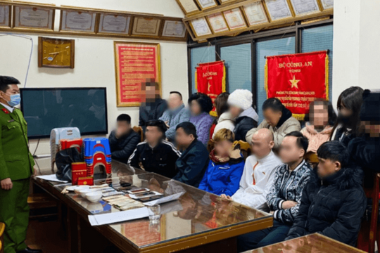 Bắt giữ 14 đối tượng đang say sưa trên chiếu bạc