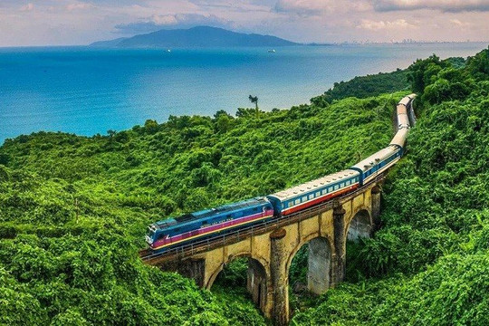 Ngành đường sắt tiếp tục chạy thêm tàu Thống Nhất