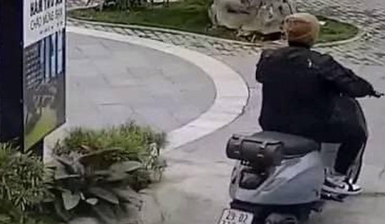Xác minh việc bảo vệ bị hành hung vì đưa vé xe số 49 cho khách