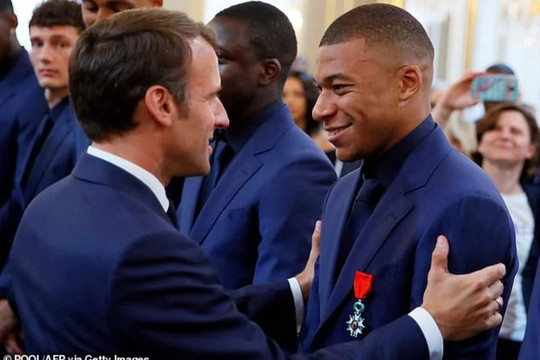 Mbappe được Tổng thống Pháp Emmanuel Macron mời dự tiệc chiêu đãi