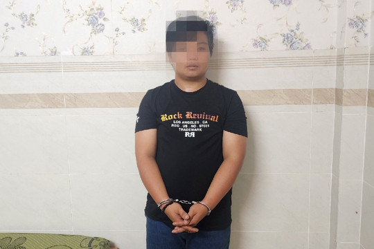 Giả vờ đi nhờ xe rồi cướp điện thoại