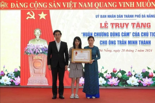 Truy tặng "Huân chương dũng cảm" cho nhân viên bảo vệ ngân hàng bị cướp đâm tử vong