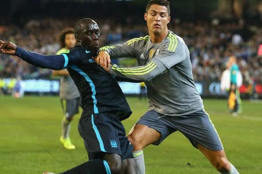 Ronaldo nhận án phạt bởi hành vi tục tĩu
