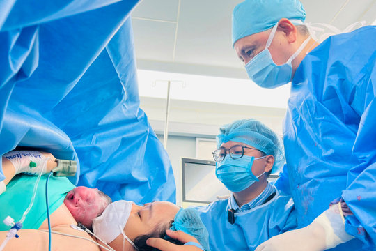 Em bé thứ 2 được thông tim bào thai chào đời khỏe mạnh