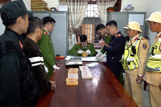 Nghệ An: Bắt hai đối tượng vận chuyển 15 bánh heroin