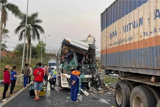 Tai nạn nghiêm trọng trên cao tốc Long Thành - Dầu Giây