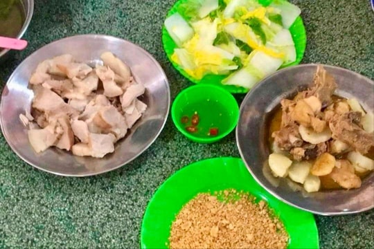 Sinh viên Đại học Huế phản ánh về bữa ăn không đủ no khi học Giáo dục Quốc phòng