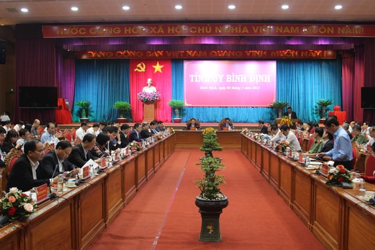 Chủ tịch Quốc hội Vương Đình Huệ: Bình Định không được chủ quan, thỏa mãn với những kết quả đạt được