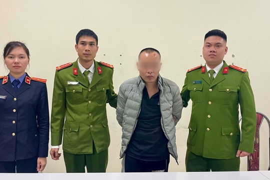 Kề dao đe dọa cướp tài sản nữ sinh ngay trong trường đại học