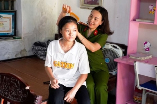 'Mẹ đỡ đầu' kết nối yêu thương, chắp cánh ước mơ