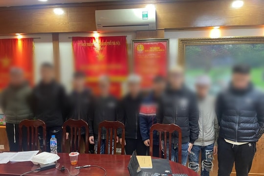 Nguyên nhân nhóm thanh niên cầm xẻng, ghế đánh gục người trên phố