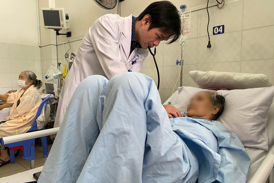 Dùng thuốc tăng cân không rõ nguồn gốc, cô gái suýt đột tử