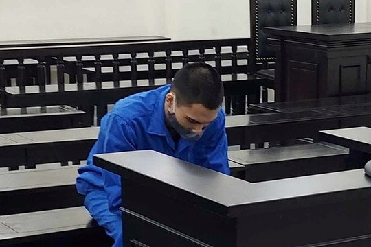 Người nước ngoài vào khách sạn 5 sao ăn trộm, lĩnh 8 năm tù