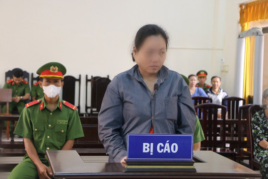Lĩnh 36 tháng tù vì dùng xăng đốt chồng