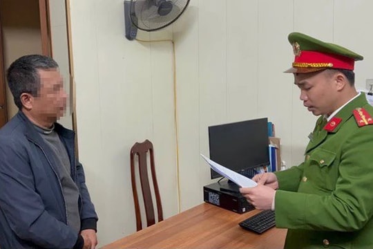 Khởi tố người đàn ông chống đối, xúc phạm CSGT