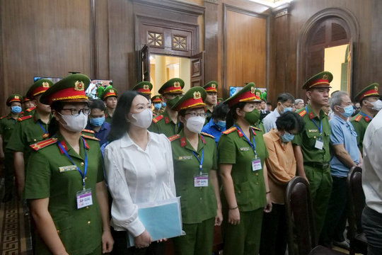 Bắt đầu xét xử, vợ chồng Trương Mỹ Lan sức khỏe, tinh thần ổn định