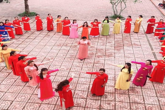 Phụ nữ Nghệ An duyên dáng trong tà áo dài truyền thống