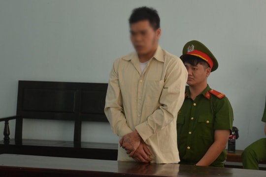 Cha dùng cây củi đánh con tử vong