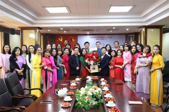 Báo Công lý gặp mặt, chúc mừng Ngày Quốc tế Phụ nữ 8/3