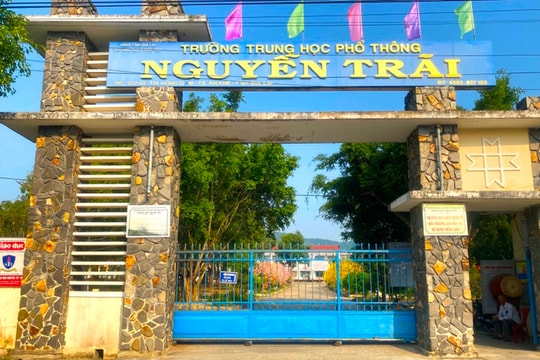 Mâu thuẫn, gái lớp trên đâm nữ lớp 11 tử vong