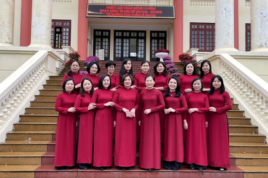Phụ nữ TAND tỉnh Lạng Sơn đằm thắm với tà áo dài