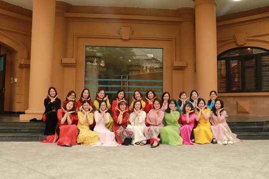Phụ nữ TAND tỉnh Hà Giang duyên dáng trong tà áo dài truyền thống