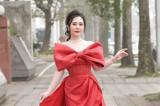 Hoa hậu Phan Kim Oanh ngạc nhiên từ món quà đến từ Dubai