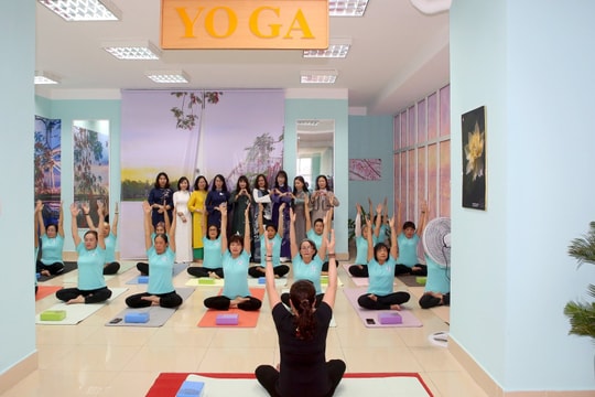 Thành lập câu lạc bộ Yoga cho nữ bệnh nhân ung thư tại bệnh viện Trung ương Huế