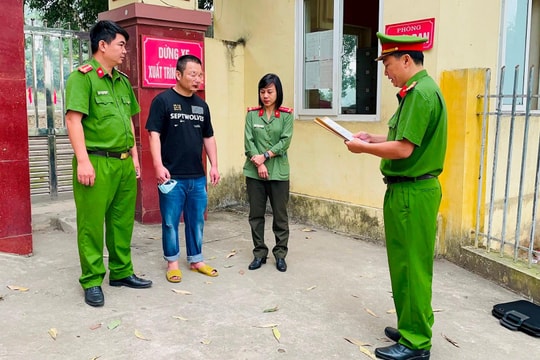 Bị bắt ngay khi vừa bước ra khỏi trại giam