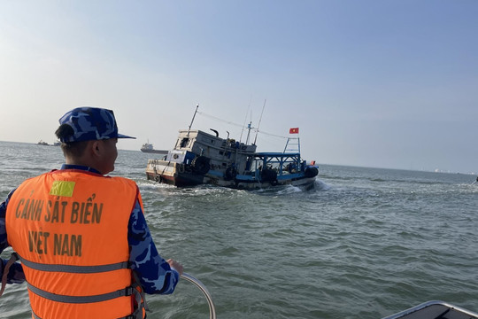 Tàu vận chuyển 50.000 lít dầu DO ‘lậu’ trên biển bị giữ