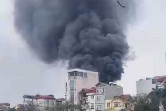 Hà Nội: Hỏa hoạn thiêu rụi cơ sở kinh doanh, tổ chức sự kiện