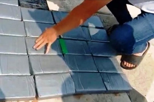 Phát hiện số lượng lớn vật thể nghi ma túy dạt vào đảo Lý Sơn