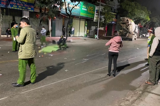 Hai người đi xe máy tử vong sau va chạm với xe tải bồn