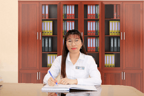 Nữ Thư ký Tòa án tận tâm với nghề