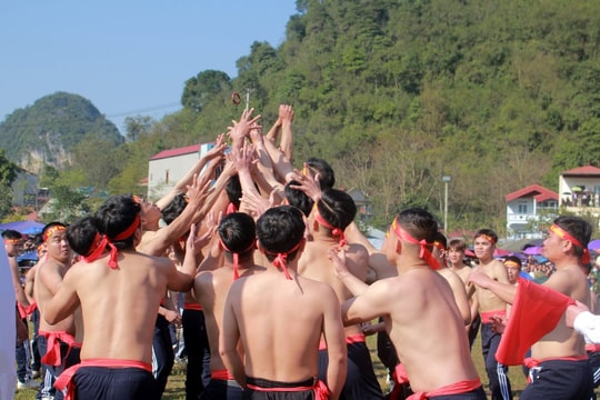 Độc đáo màn tranh đầu pháo tại Quảng Uyên - Cao Bằng